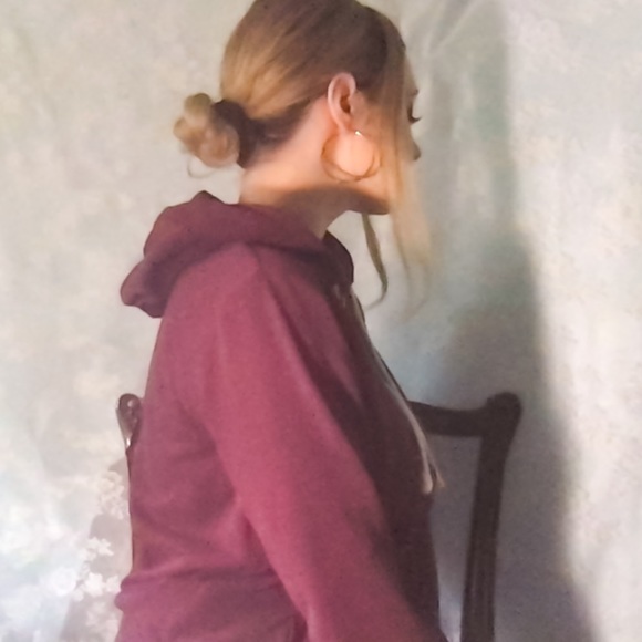 Comfortable Maroon Zip-Up Hoodie - Picture 4 of 5